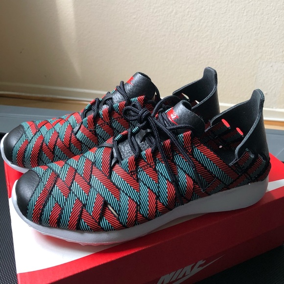nike women's juvenate woven